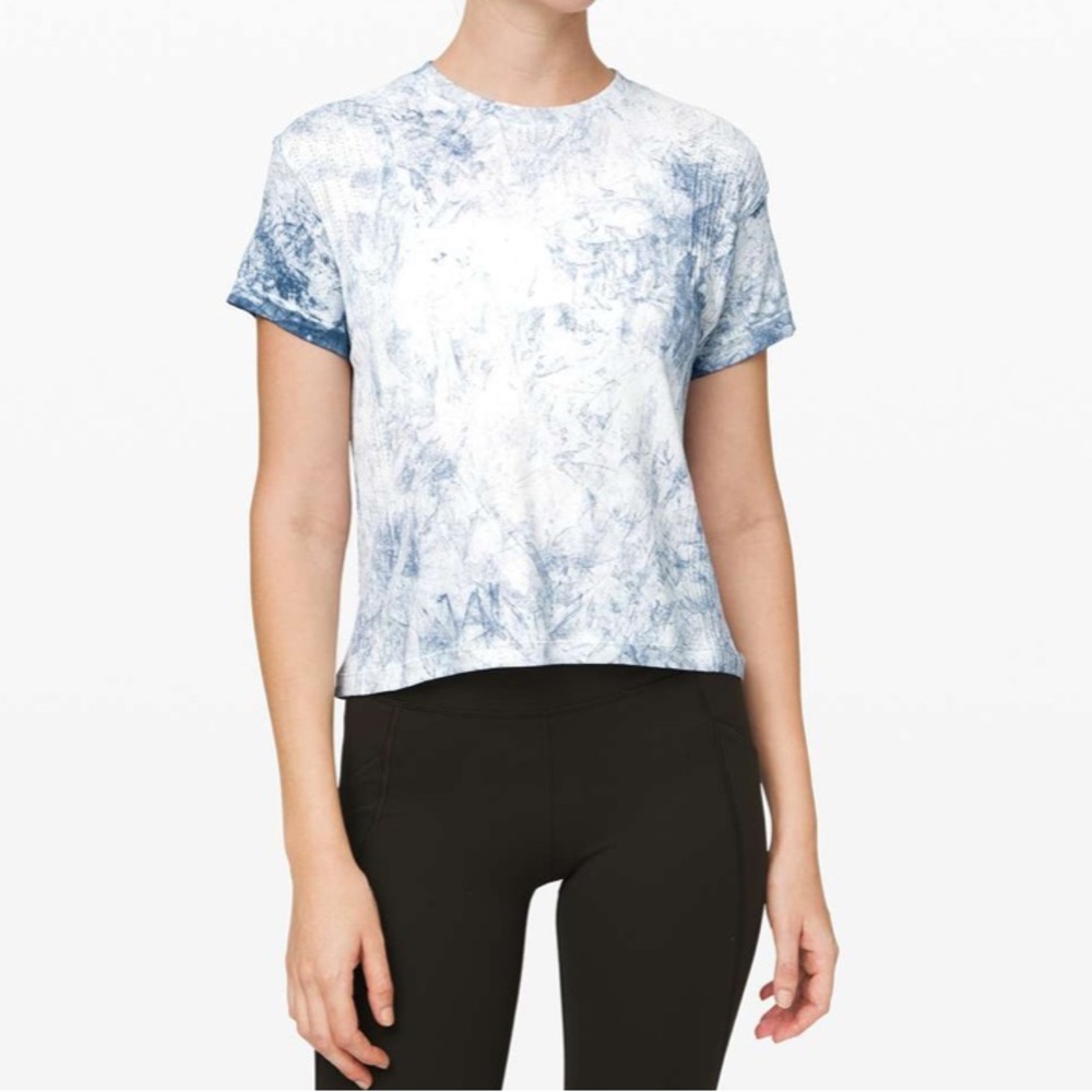 Lululemon Train to Be Short Sleeve in White/Luna Size 4
